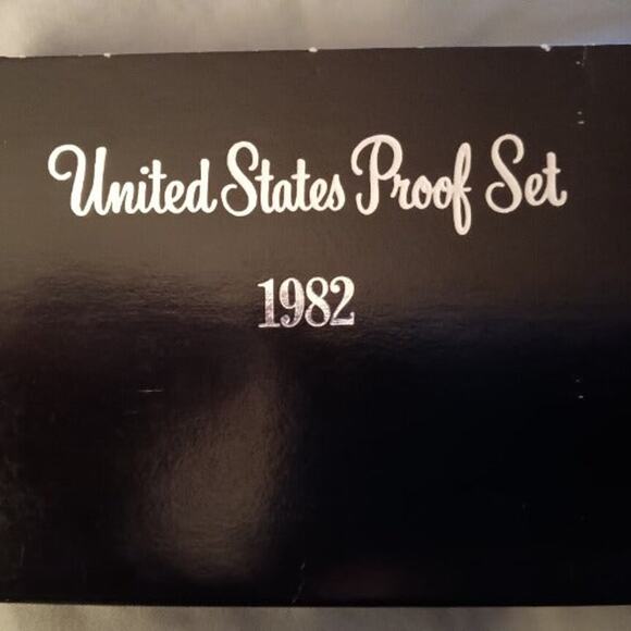 1982 Mint Proof Set with 6 Coins - Picture 6 of 6